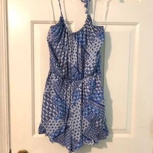 Mini romper with pockets!